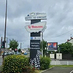 Le Circuit Szálloda