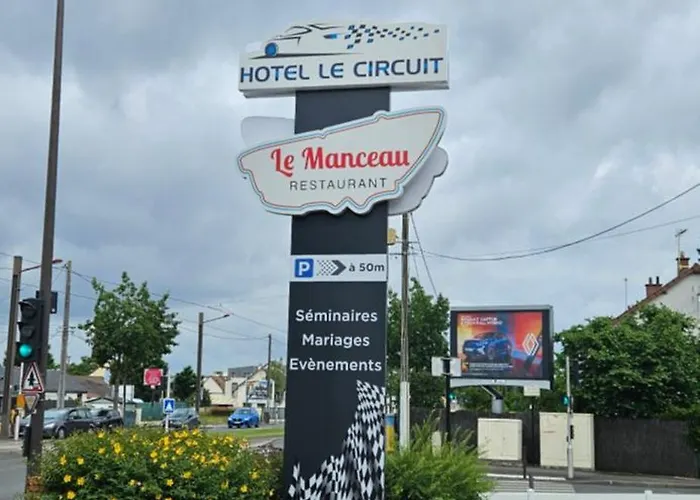 Le Circuit Hotel